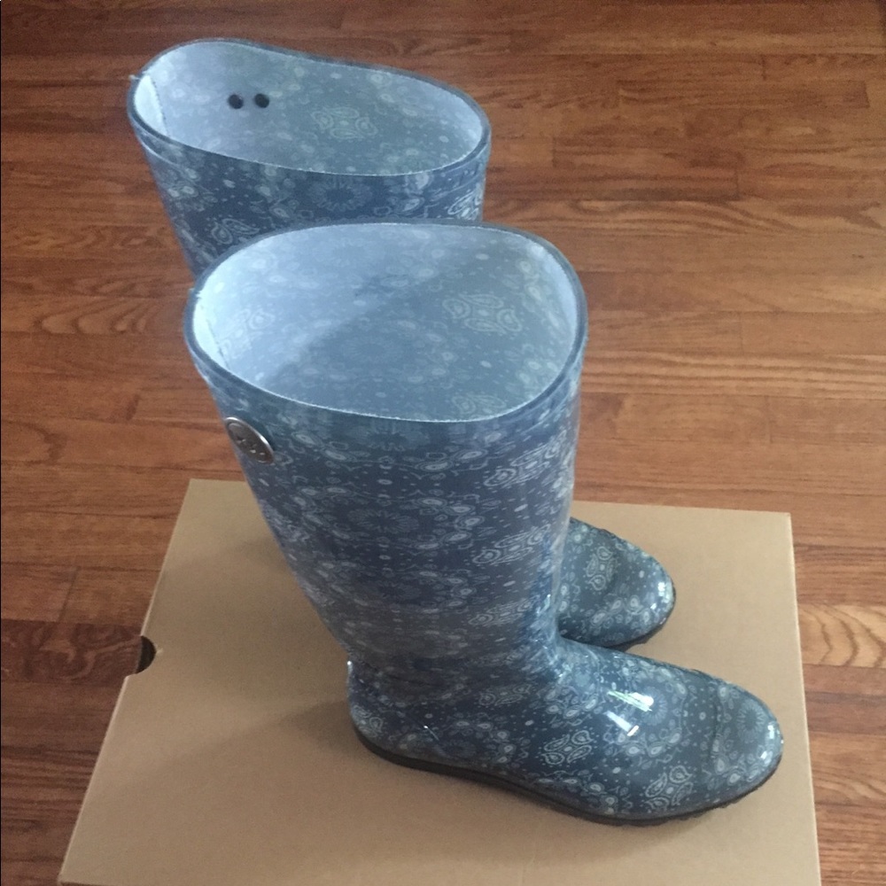 Ugg rain boots
